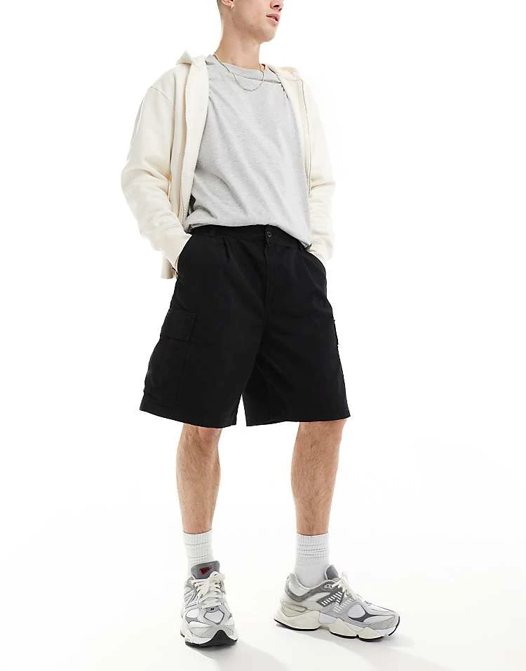 Carhartt WIP Cole Cargo Shorts In Black For Men 2 Carhartt WIP Cole Cargo Shorts In Black For Men - Image 2