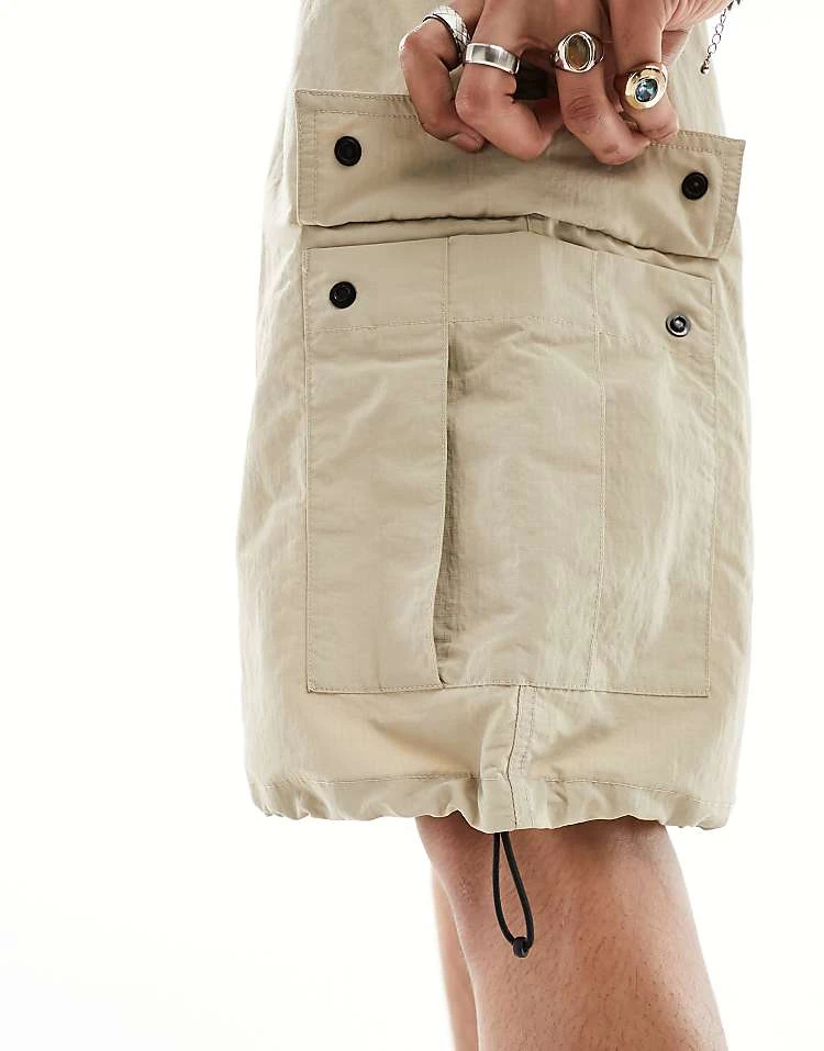 Carhartt WIP Evers Nylon Cargo Shorts In Beige For Men 2 Carhartt WIP Evers Nylon Cargo Shorts In Beige For Men - Image 2