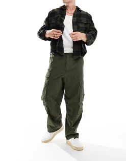 Carhartt WIP Tracker Relaxed Fit Trousers In Green For Men -Carhartt WIP Sales 206638779 4