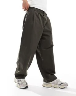 Carhartt WIP Merrick Tapered Fit Trousers In Green For Men